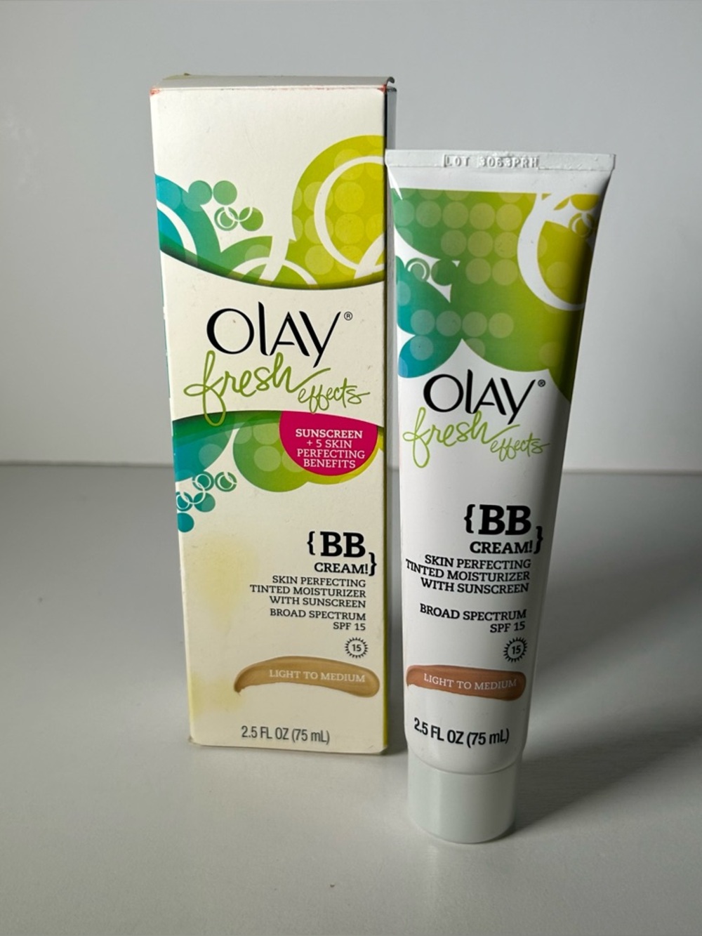 Olay Fresh Effects Skin Perfecting SPF 15 BB Cream Light To Medium RARE/HTF